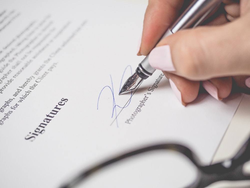 Avoid Vendor and Service Contracts in Your Practice